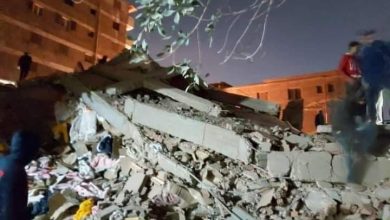 Photo of النيابة العامة تشكل لجنة لمعاينة عقار جسر السويس المنهار