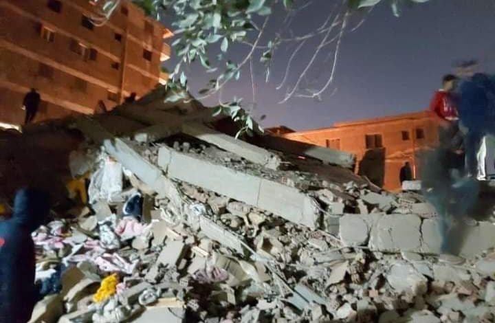 Photo of النيابة العامة تشكل لجنة لمعاينة عقار جسر السويس المنهار