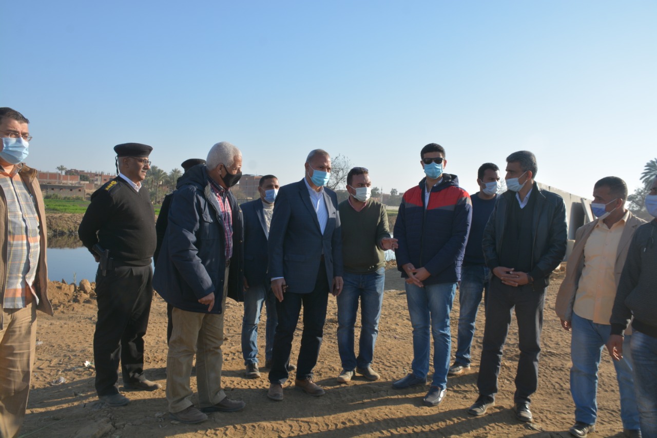 محافظ القليوبية يتفقد المشروع القومي "تبطين الترع" بمدن طوخ وشبين القناطر... ويوضح أهداف مشروع التبطين