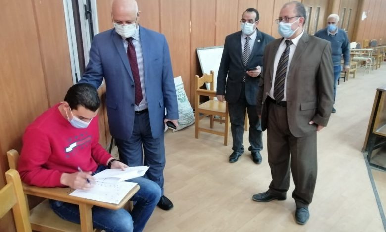 Photo of جمال سوسة يتفقد سير الإمتحانات بكليتى الزراعة والطب البيطرى جامعة بنها