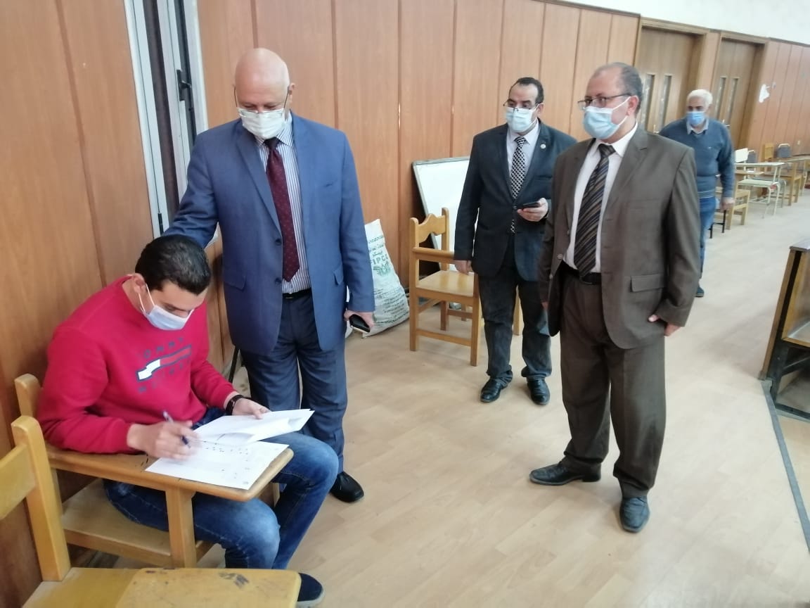 جمال سوسة يتفقد سير الإمتحانات بكليتى الزراعة والطب البيطرى جامعة بنها