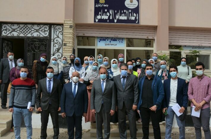 Photo of صور… صرف حافز التميز للطلاب المتفوقين بجامعة الزقازيق
