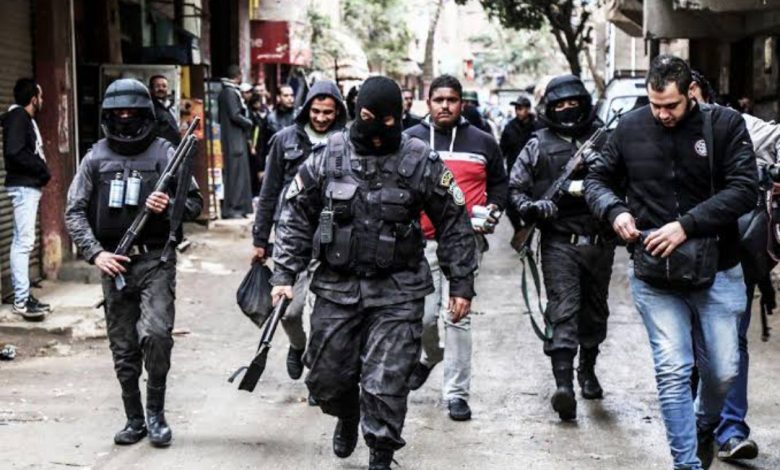 Photo of القبض على رجل أعمال هارب من أحكام بالسجن 119 عاما