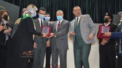 Photo of بالصور.. محافظ القليوبية يكرم الأمهات المثاليات بمناسبة إحتفالات عيد الأم