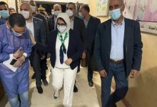 Photo of وزيرة الصحة: جميع المصابين بالمستشفيات يتلقون العلاج والرعاية الطبية اللازمة
