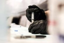 Photo of السلطات الأمريكية توقف لقاح مضاد لكورونا بعد تسببه في “جلطات”