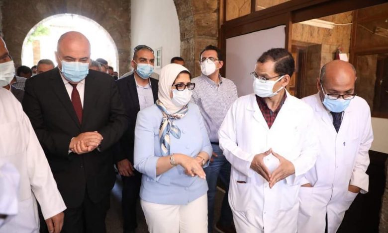 Photo of زايد توجه بصرف مكافأة شهر لجميع العاملين بمستشفى قنا…والمحافظ يؤكد قنا تشهد طفرة كبيرة في منظومة الصحة