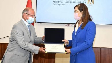 Photo of وزيرة التخطيط : الترابط داخل الأسرة محور مهم في بناء شخصية مستقرة واعية قادرة على المساهمة في بناء الوطن