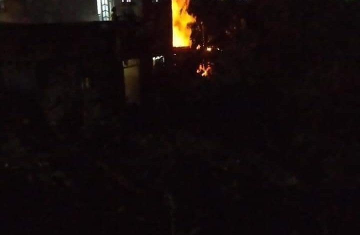 Photo of إندلاع حريق بمنزل في كفر الجزار…والحماية المدنية تتدخل