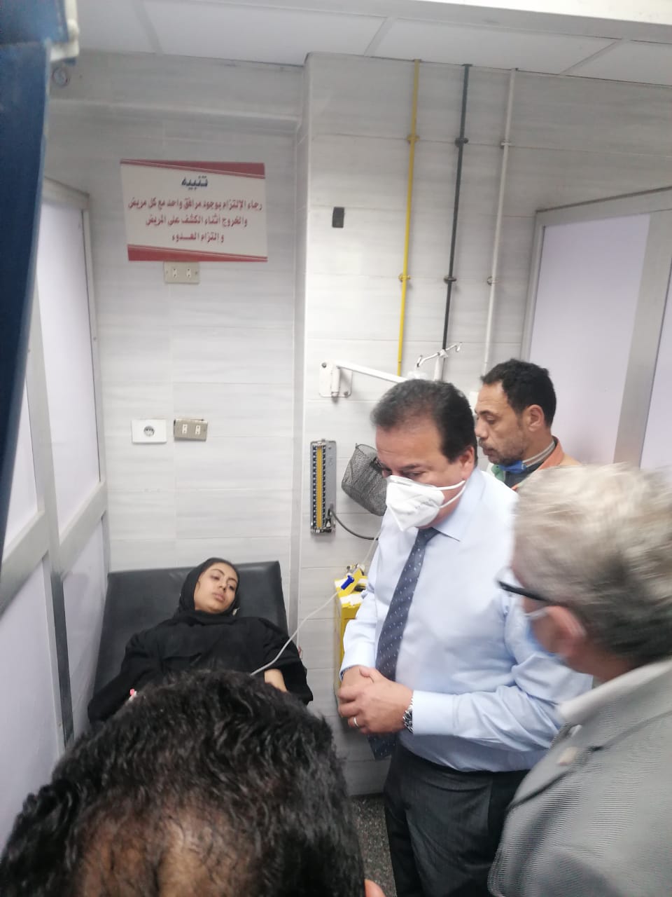وزير التعليم العالي يتفقد مستشفى بنها الجامعي للاطمئنان على مصابي حادث قطار طوخ