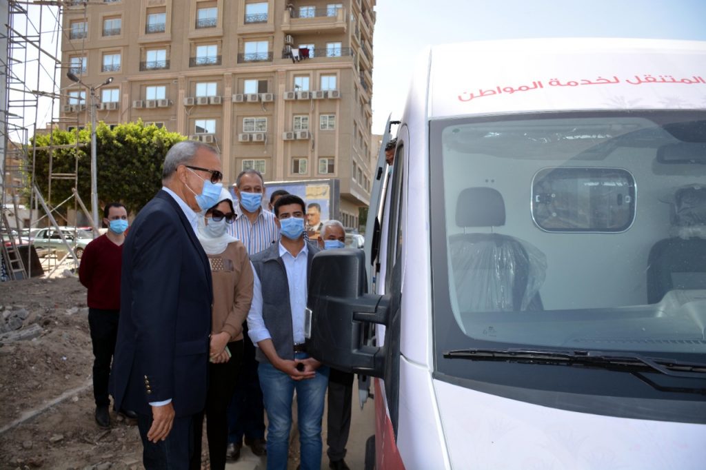 محافظة القليوبية تتسلم 2 سيارة متنقلة كمركز تكنولوجي لخدمة المواطنين