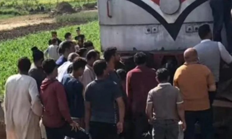 Photo of اصطدام قطار “طنطا-القاهرة” “بلودر” بأشمون المنوفية