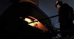 Photo of “صيني” يلقي بنفسه في فرن لصهر الحديد بسبب خسارته في البورصة