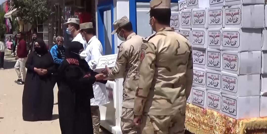 القوات المسلحة توزع آلالآف من الحصص الغذائية المجانية بمناسبة حلول شهر رمضان