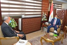 Photo of شعراوي يتابع مع الهجان تطورات منظومة المخلفات وتنفيذ مشروعات برنامج تطوير الريف المصري