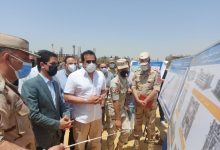 Photo of وزير التعليم العالي يتفقد المشروعات الإنشائية بمقر الجامعة الأهلية بالعبور.. صور