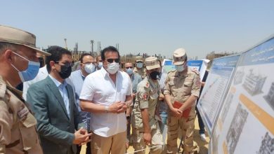 Photo of وزير التعليم العالي يتفقد المشروعات الإنشائية بمقر الجامعة الأهلية بالعبور.. صور