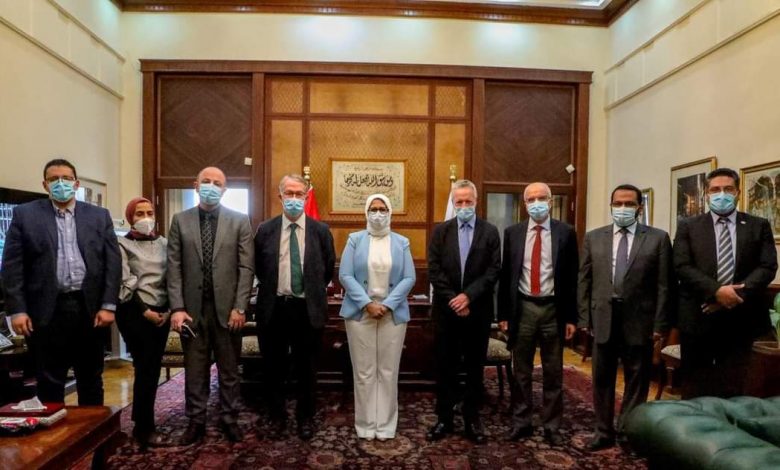 Photo of وزيرة الصحة: الاتفاق على تطوير المناهج العلمية للزمالة المصرية واعتماد تخصصات الباطنة من الكلية الملكية البريطانية