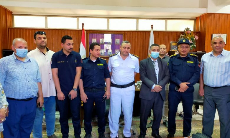 Photo of مدير الأزمات والكوارث بجامعة بنها: السيطرة على حريق بهندسة بنها