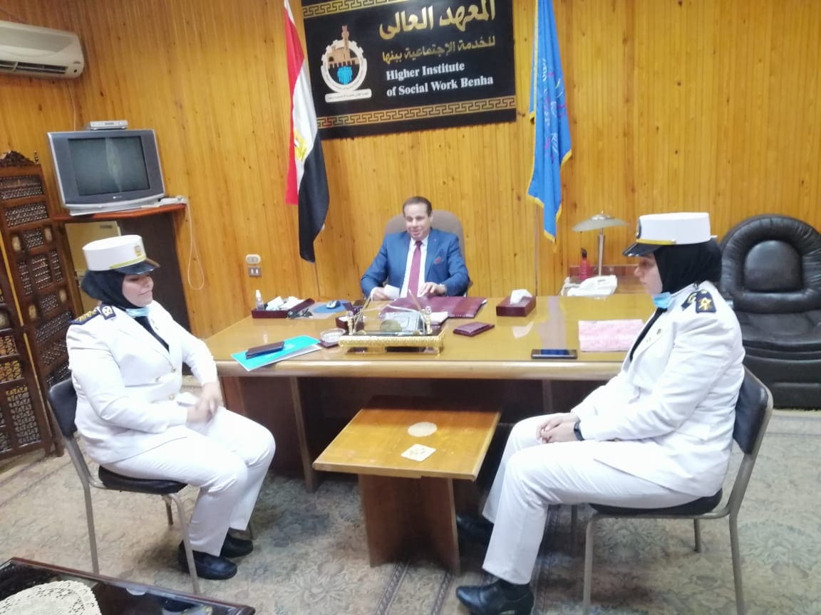ضابطات الشرطة النسائية يشاركن في مبادرة مناهضة العنف ضد المرأة بمعهد الخدمة الإجتماعية ببنها