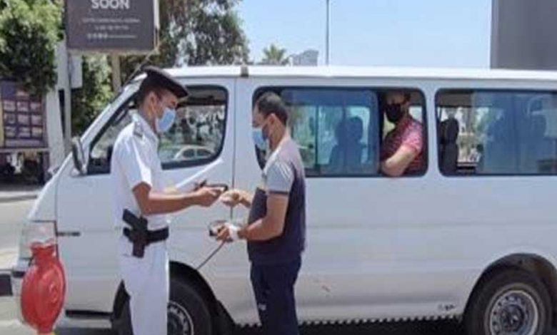 Photo of الداخلية تغلق 2433 محلا وتحرر محاضر لـ15605 أشخاص لعدم ارتداء الكمامة
