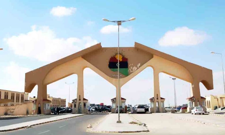 Photo of الشكاوى الحكومية: حل مشكلة 200 سائق عالق بالمعبر الليبي بالتنسيق مع الخارجية