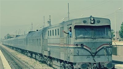 ضبط طفل يعبث ببلف الخطر ويتسبب في توقف قطار الصعيد