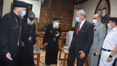 Photo of محافظ القليوبية يهنئ الأنبا مكسيموس بعيد القيامة المجيد