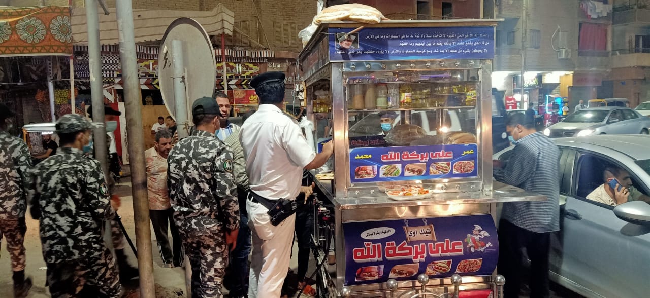 ضبط شيش وتحرير محاضر لمقاهي لمخالفة إجراءات الوقاية من كورونا بالقليوبية عيد الفطر.. صور وفيديو