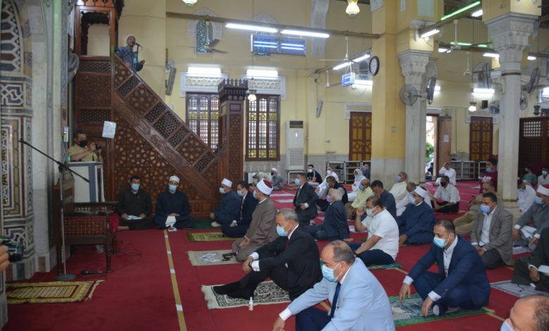 Photo of محافظ القليوبية يؤدي صلاة عيد الفطر بمسجد ناصر وسط فرحة المواطنين بحلول العيد.. فيديو
