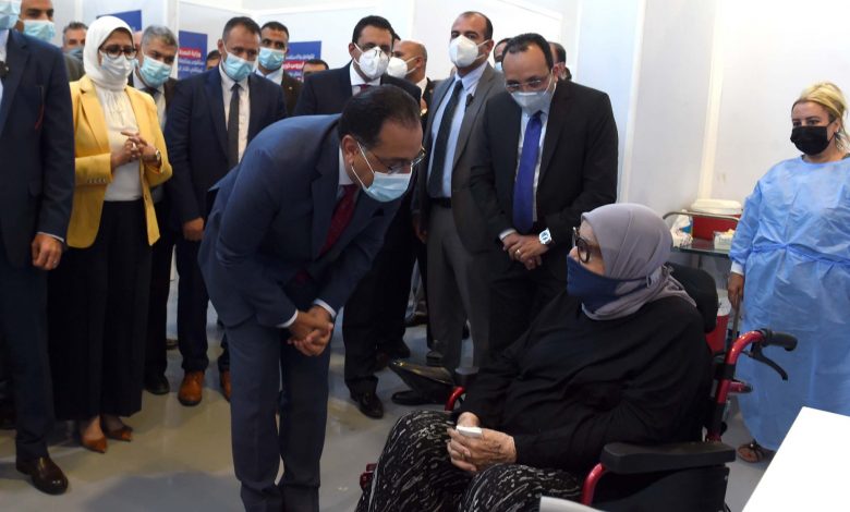 Photo of مدبولي يدعو المواطنين للإسراع في التسجيل لتلقي اللقاح