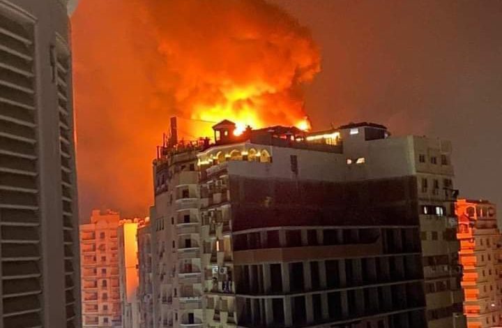 Photo of حريق هائل ببرج ملاصق لفندق بانوراما بطنطا