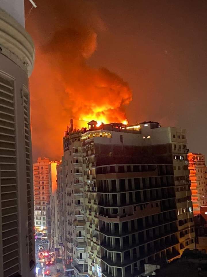 حريق هائل ببرج ملاصق لفندق بانوراما بطنطا