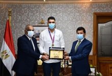 Photo of وزير الشباب والرياضة يُكرم لاعبي المنتخب الوطني للملاكمة