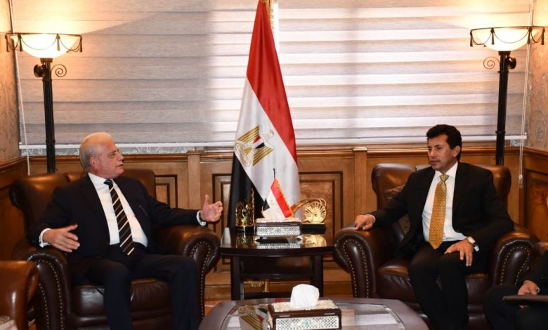 Photo of وزير الشباب والرياضة يلتقي محافظ جنوب سيناء لبحث تطوير مضمار الهجن