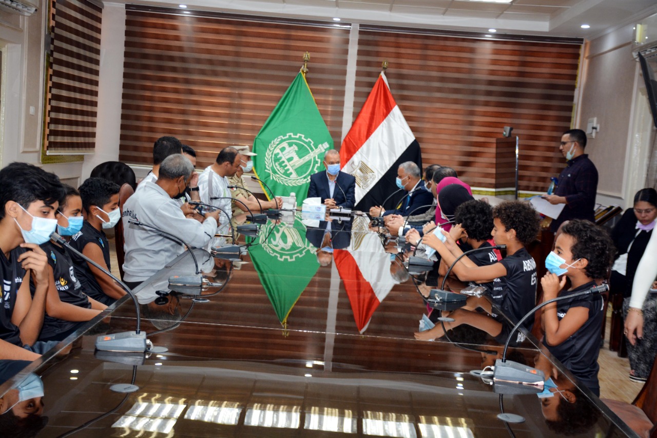 محافظ القليوبية يكرم أبطال الخماسي الحديث بنادي بنها الرياضي