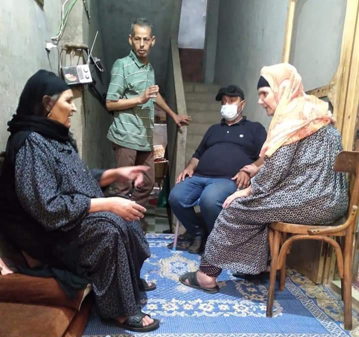 بسبب التنقيب عن الأثار.. رئيس الوحدة المحلية ببطا مركز بنها يتفقد المنازل المتصدعة