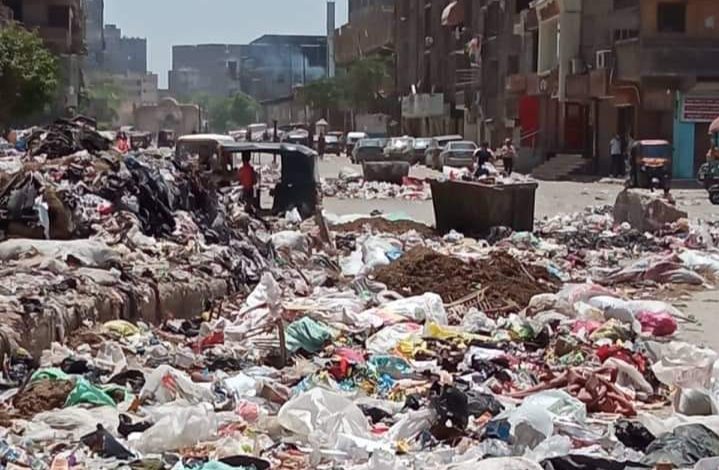 Photo of شوارع مكسرة وأطنان من القمامة.. معاناة أهالي شرق شبرا الخيمة بالقليوبية (فيديو وصور)