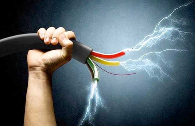 مصرع ربة منزل صعقاً بالكهرباء أثناء قيامها بغسل الملابس بالخانكة