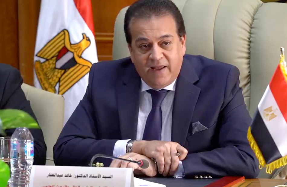 التعليم العالي ١٢٠ صفرا تواجه طلاب الفرقة الأولى بالمعهد الفنى الصناعى بقويسنا بمادة المساحة