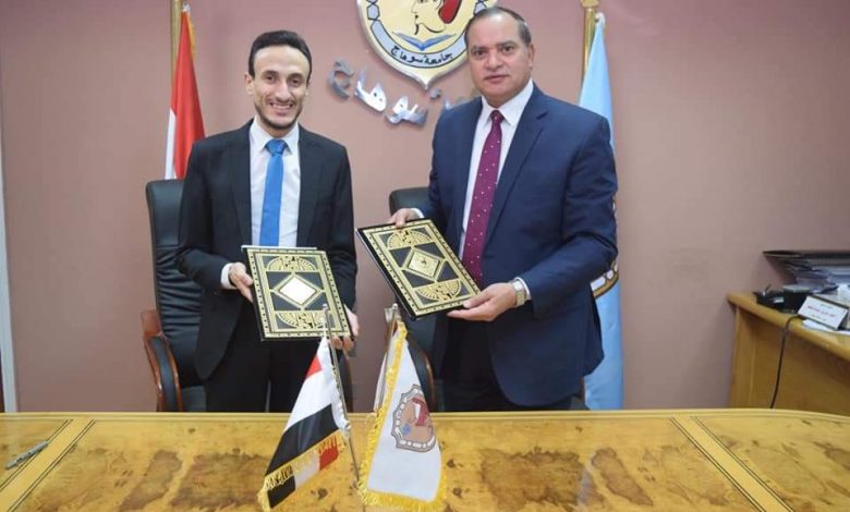 Photo of رئيس جامعة سوهاج يوقع مذكرة تفاهم مع الاتحاد المصري لطلاب الصيدلة