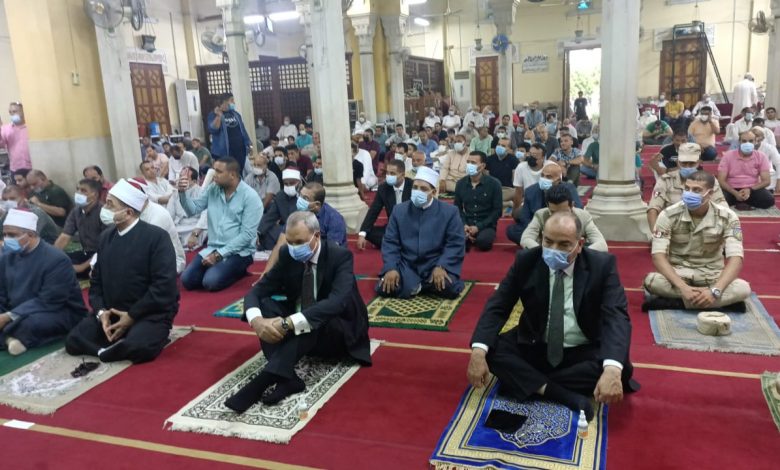 Photo of الهجان” يؤدي صلاة عيد الأضحى المبارك بمسجد ناصر وسط فرحة المواطنين بحلول العيد