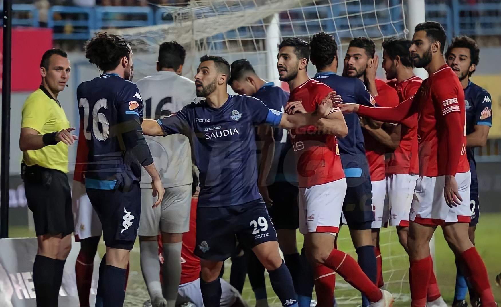 الأهلي المتوهج أفريقيا في مواجهة بيراميدز الجريح بمسابقة الدوري المصري الممتاز لكرة القدم