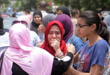 Photo of الحزن يخيم على وجوه طلاب الأدبي بعد امتحان العربي