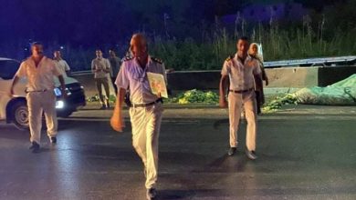 Photo of انقلاب سيارة نقل علي الطريق الزراعي