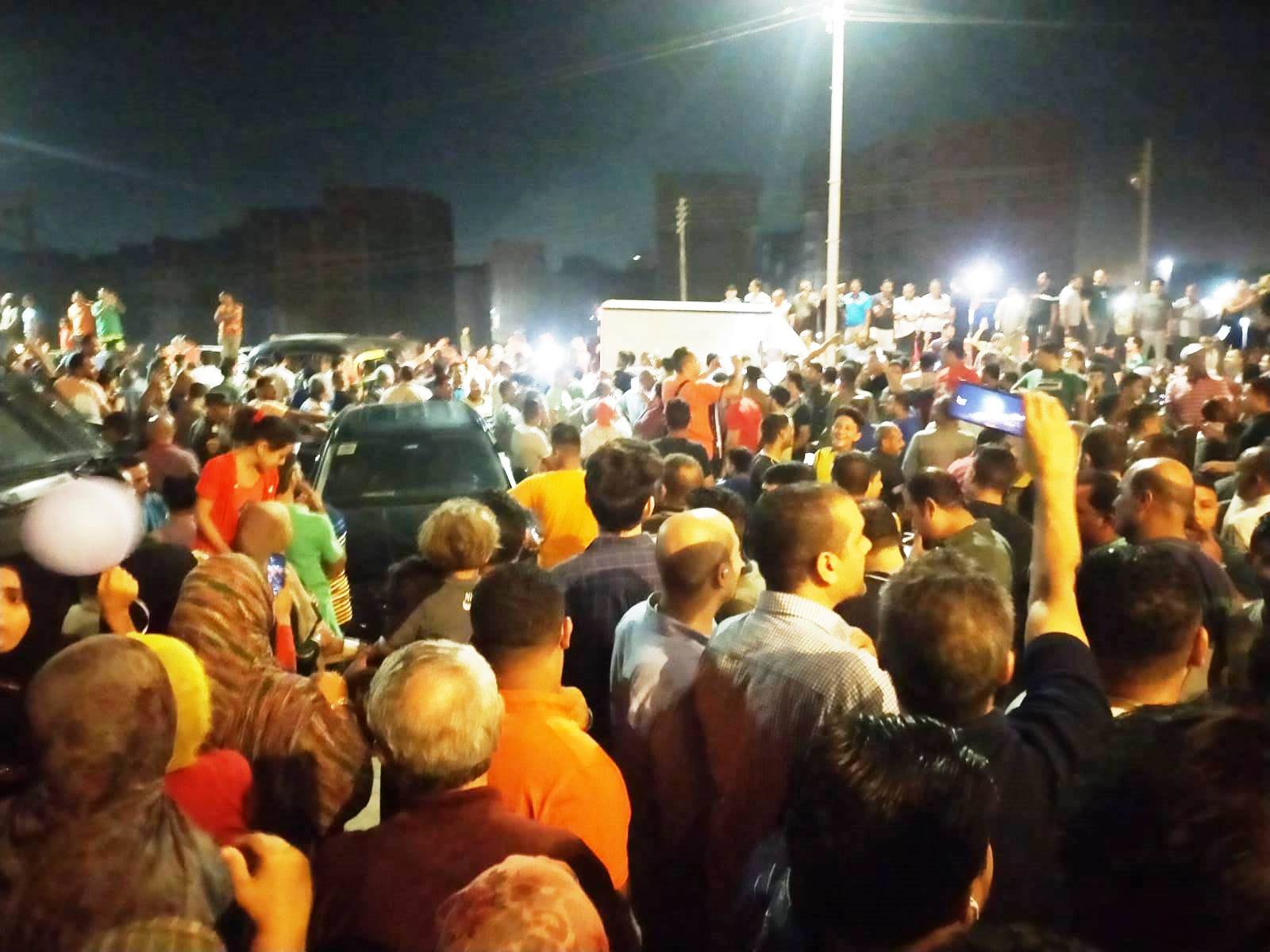 الداخلية تعلن ضبط المتهمين باختطاف طفل المحلة.. صور