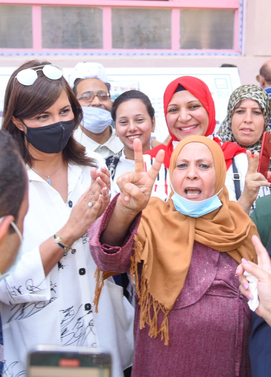حياة كريمة