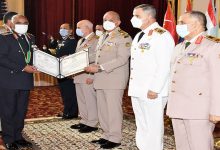 Photo of بالصور .. وزير الدفاع يكرم قادة القوات المسلحة المحالين للتقاعد