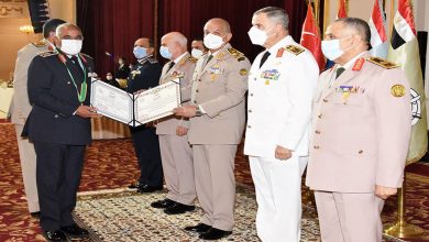Photo of بالصور .. وزير الدفاع يكرم قادة القوات المسلحة المحالين للتقاعد