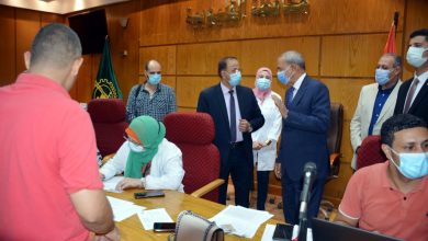 Photo of القليوبية: بدء تطعيم الموظفين والعاملين بمجالس المدن والأحياء والمديريات الخدمية والمصانع والشركات